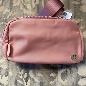 NWT lululemon everywhere belt bag 1L Pink Pastel